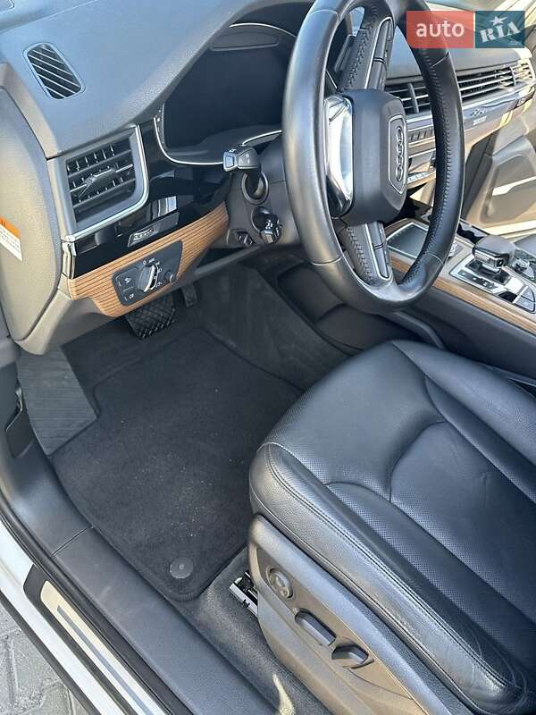 Позашляховик / Кросовер Audi Q7 2016 в Хмельницькому