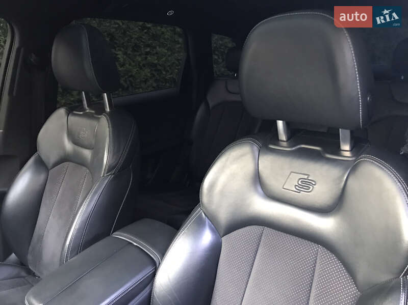 Позашляховик / Кросовер Audi Q7 2015 в Луцьку