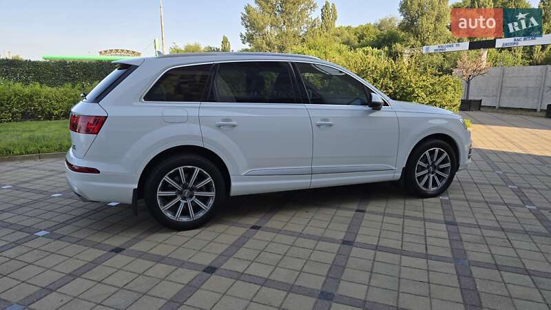 Внедорожник / Кроссовер Audi Q7 2017 в Новомосковске