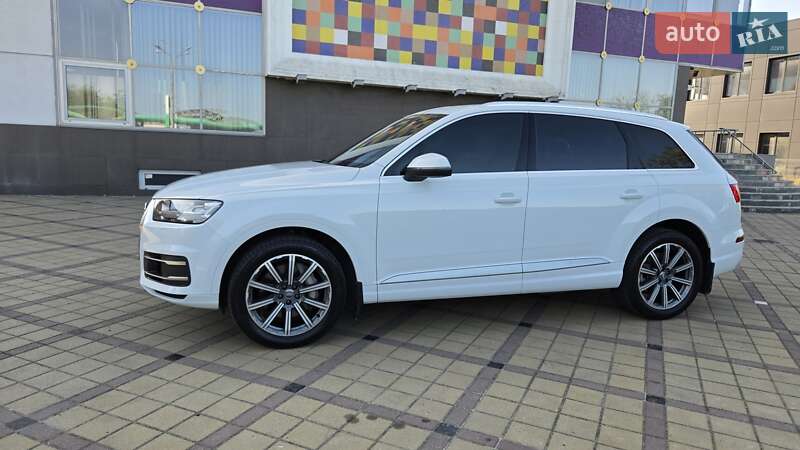 Внедорожник / Кроссовер Audi Q7 2017 в Новомосковске
