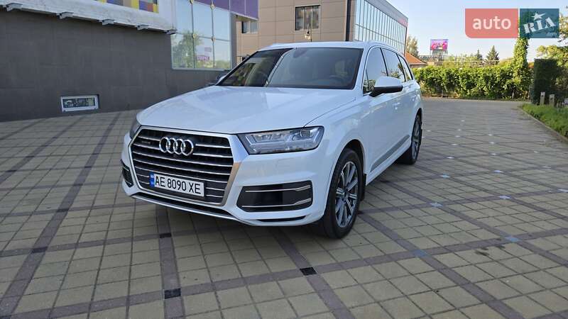 Внедорожник / Кроссовер Audi Q7 2017 в Новомосковске