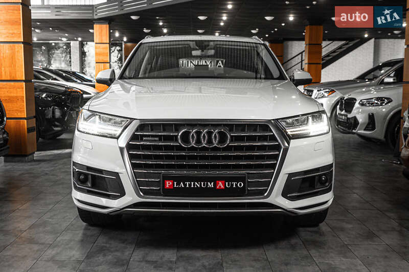 Внедорожник / Кроссовер Audi Q7 2016 в 