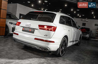 Внедорожник / Кроссовер Audi Q7 2016 в 
