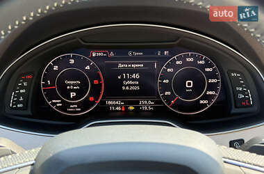 Внедорожник / Кроссовер Audi Q7 2017 в 