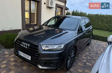Внедорожник / Кроссовер Audi Q7 2017 в 