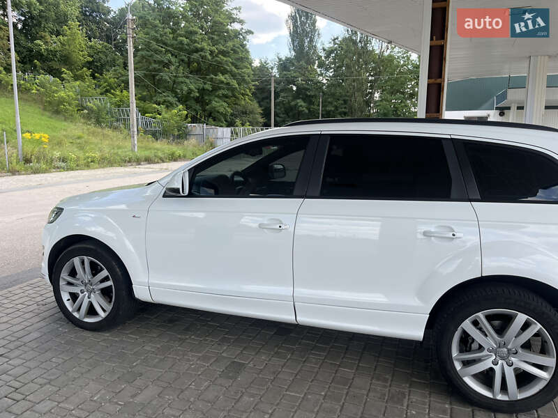 Позашляховик / Кросовер Audi Q7 2011 в Житомирі