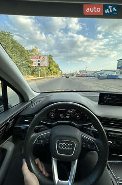 Внедорожник / Кроссовер Audi Q7 2018 в 