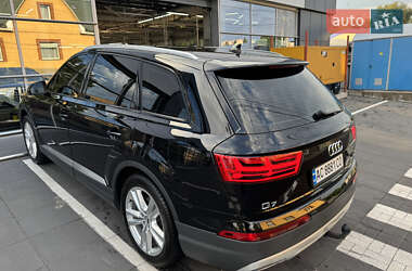 Внедорожник / Кроссовер Audi Q7 2015 в 