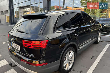 Внедорожник / Кроссовер Audi Q7 2015 в 