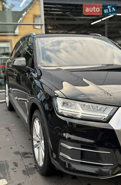 Внедорожник / Кроссовер Audi Q7 2015 в 