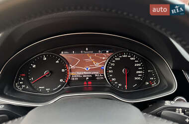 Внедорожник / Кроссовер Audi Q7 2015 в 