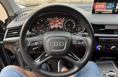 Внедорожник / Кроссовер Audi Q7 2015 в 