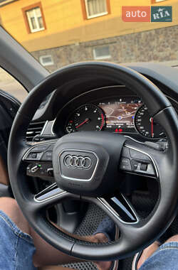 Внедорожник / Кроссовер Audi Q7 2015 в 
