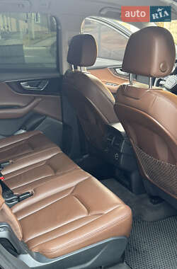 Внедорожник / Кроссовер Audi Q7 2015 в 