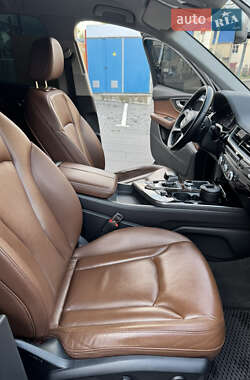 Внедорожник / Кроссовер Audi Q7 2015 в 