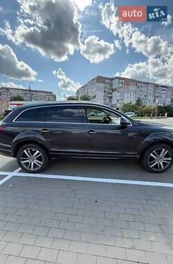 Внедорожник / Кроссовер Audi Q7 2015 в 