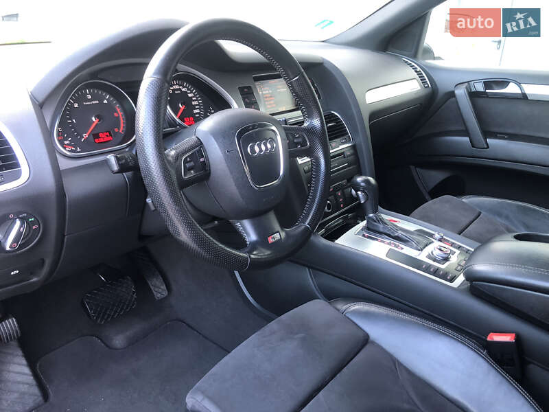Внедорожник / Кроссовер Audi Q7 2011 в Черновцах