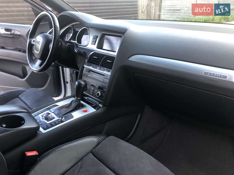 Внедорожник / Кроссовер Audi Q7 2011 в Черновцах