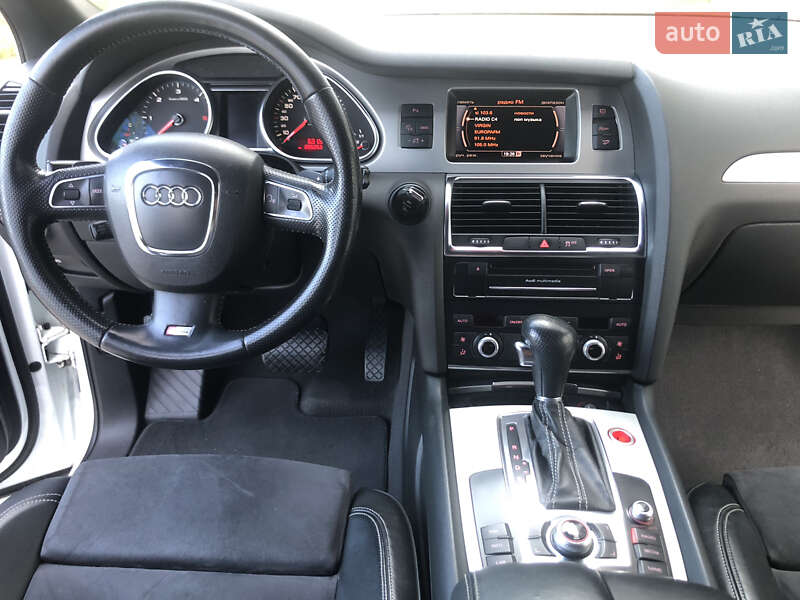Внедорожник / Кроссовер Audi Q7 2011 в Черновцах