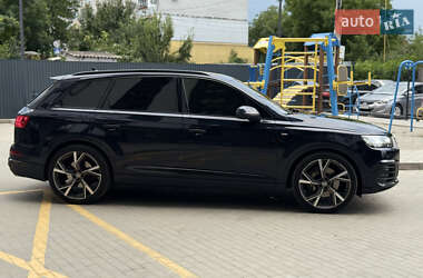 Внедорожник / Кроссовер Audi Q7 2017 в 