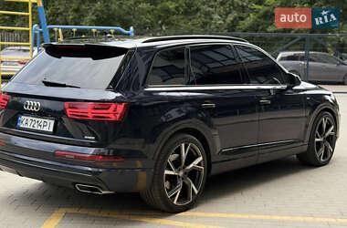 Внедорожник / Кроссовер Audi Q7 2017 в 