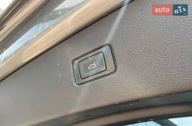 Позашляховик / Кросовер Audi Q7 2015 в 