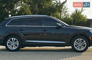 Внедорожник / Кроссовер Audi Q7 2017 в 