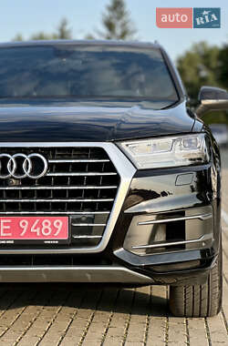 Внедорожник / Кроссовер Audi Q7 2017 в 