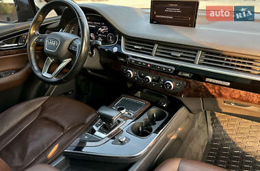 Внедорожник / Кроссовер Audi Q7 2017 в 