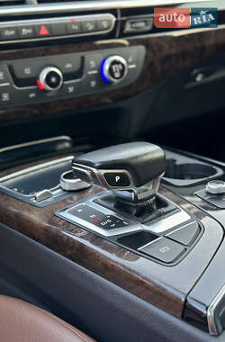 Внедорожник / Кроссовер Audi Q7 2017 в 