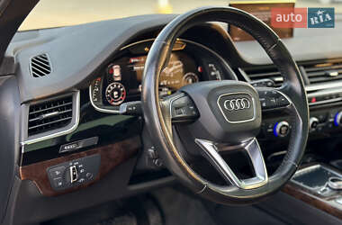 Внедорожник / Кроссовер Audi Q7 2017 в 