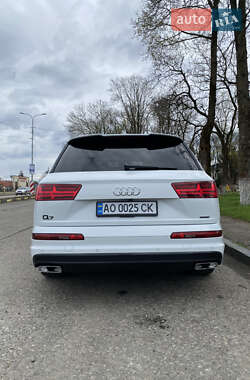 Внедорожник / Кроссовер Audi Q7 2017 в 