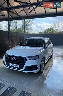 Внедорожник / Кроссовер Audi Q7 2017 в 