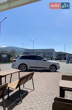 Внедорожник / Кроссовер Audi Q7 2017 в 
