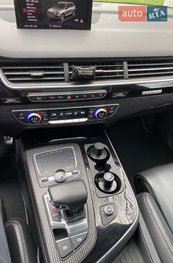 Внедорожник / Кроссовер Audi Q7 2017 в 