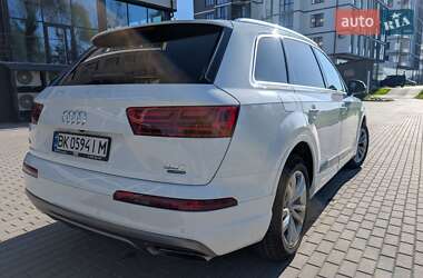 Позашляховик / Кросовер Audi Q7 2017 в 