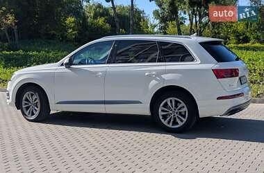 Позашляховик / Кросовер Audi Q7 2017 в 