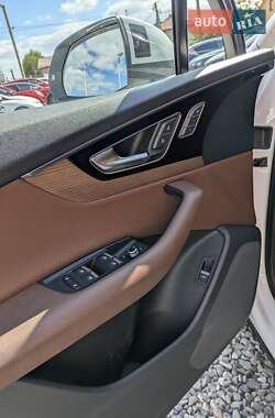 Внедорожник / Кроссовер Audi Q7 2018 в 