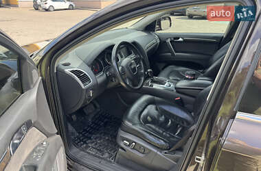 Внедорожник / Кроссовер Audi Q7 2011 в 