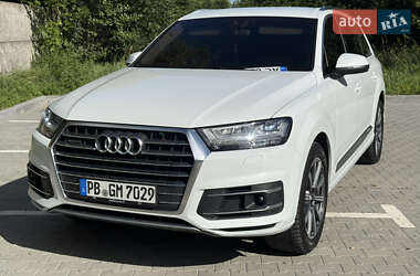 Внедорожник / Кроссовер Audi Q7 2016 в 