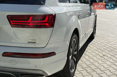 Внедорожник / Кроссовер Audi Q7 2016 в 
