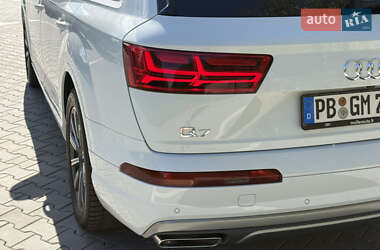 Внедорожник / Кроссовер Audi Q7 2016 в 