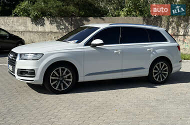 Внедорожник / Кроссовер Audi Q7 2016 в 