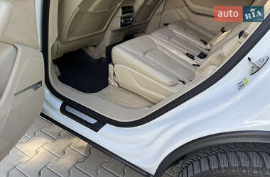 Внедорожник / Кроссовер Audi Q7 2016 в 
