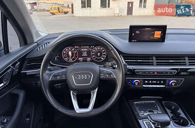 Внедорожник / Кроссовер Audi Q7 2017 в 