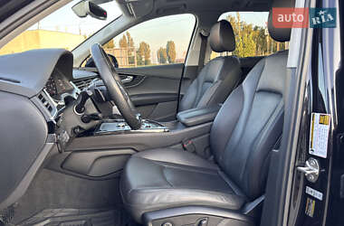 Внедорожник / Кроссовер Audi Q7 2017 в 