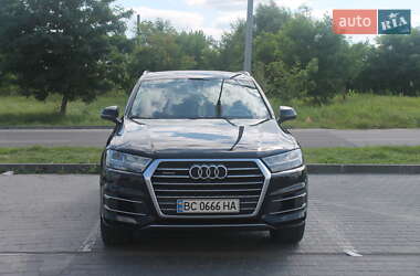 Внедорожник / Кроссовер Audi Q7 2015 в 