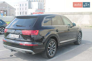 Внедорожник / Кроссовер Audi Q7 2015 в 