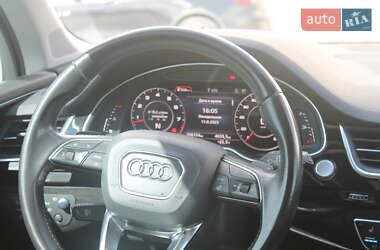 Внедорожник / Кроссовер Audi Q7 2015 в 