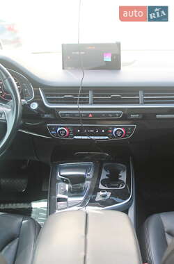 Внедорожник / Кроссовер Audi Q7 2015 в 